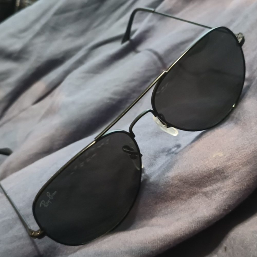Black Aviators Ray Bans sunglasses
